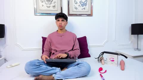 Santiago Carrington online show from December 31, 2024, 12:57 pm