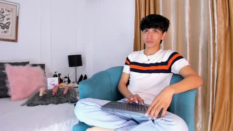 Santiago Carrington online show from February 3, 2025, 11:05 pm