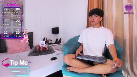 Santiago Carrington online show from February 5, 2025, 8:35 pm