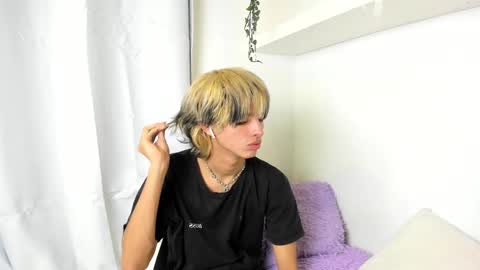 kitty online show from December 22, 2024, 5:12 am