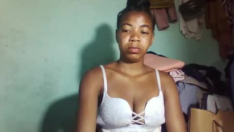 sanyah0123 online show from November 15, 2025, 11:32 pm