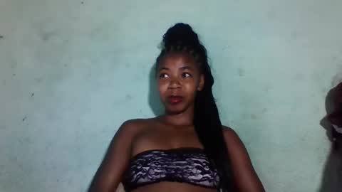 sanyah0123 online show from November 25, 2025, 2:17 pm