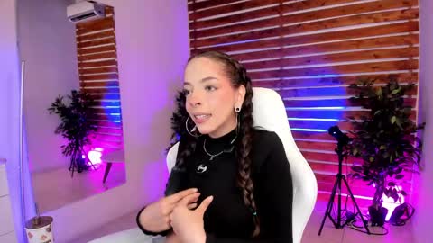 Snapshot of sapphire_venus chatting on April 27, 2026, 12:52 am Valerin online show from April 27, 2026, 12:52 am