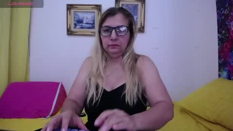 Snapshot of sara211 chatting on May 8, 2026, 1:00 am sara online show from May 8, 2026, 1:00 am