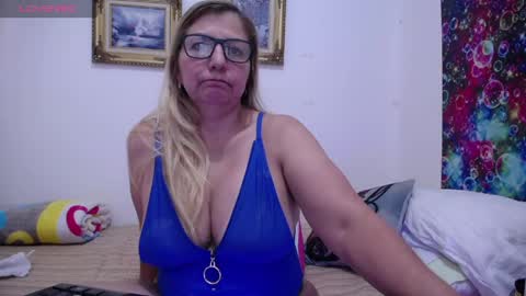 Snapshot of sara211 chatting on May 27, 2026, 4:04 pm sara online show from May 27, 2026, 4:04 pm