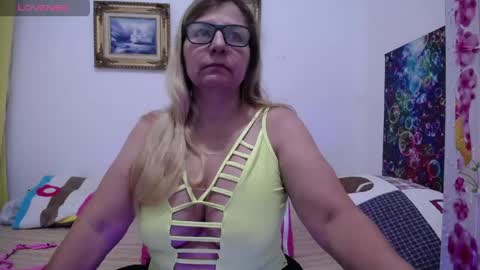 Snapshot of sara211 chatting on June 2, 2026, 1:40 am sara online show from June 2, 2026, 1:40 am