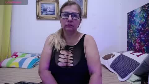 Snapshot of sara211 chatting on June 14, 2026, 2:24 am sara online show from June 14, 2026, 2:24 am