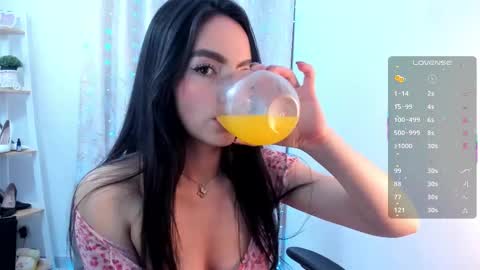 Snapshot of sara_alvarez_ chatting on October 14, 2025, 4:13 am Sara  online show from October 14, 2025, 4:13 am