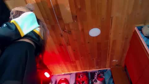 sara_buck online show from April 15, 2026, 6:09 am