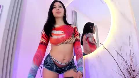 Snapshot of sara_conde chatting on March 8, 2025, 6:43 am YENIFER online show from March 8, 2025, 6:43 am