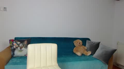 Im Sara I am happy to be here  online show from February 1, 2025, 8:16 pm