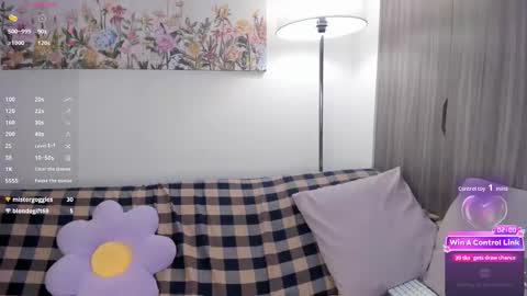 Snapshot of sara_kim_ chatting on February 5, 2026, 10:58 pm Sara new account give me thomb up Follow me help me reach 15k followers again online show from February 5, 2026, 10:58 pm