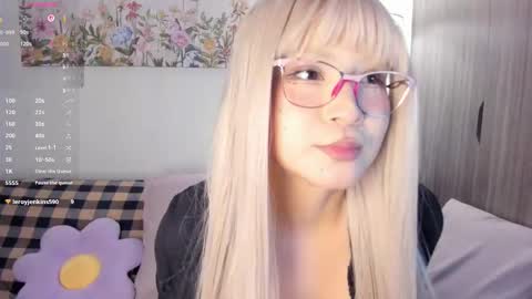 Snapshot of sara_kim_ chatting on February 12, 2026, 9:10 pm Sara new account give me thomb up Follow me help me reach 15k followers again online show from February 12, 2026, 9:10 pm