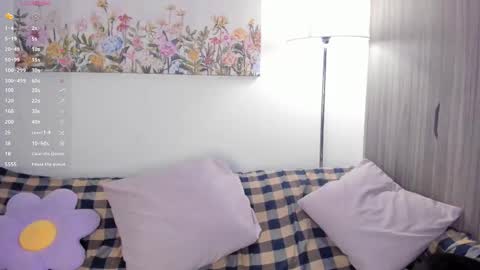 Snapshot of sara_kim_ chatting on February 26, 2026, 1:15 am Sara new account give me thomb up Follow me help me reach 15k followers again online show from February 26, 2026, 1:15 am