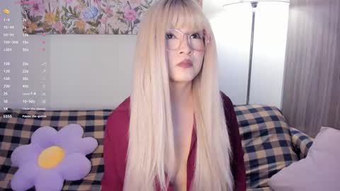 Snapshot of sara_kim_ chatting on March 1, 2026, 9:50 pm Sara new account give me thomb up Follow me help me reach 15k followers again online show from March 1, 2026, 9:50 pm