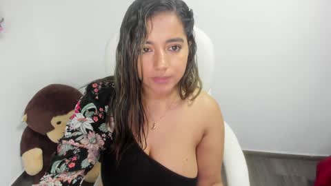 sarah  LIZCANO....... online show from January 4, 2025, 1:53 pm