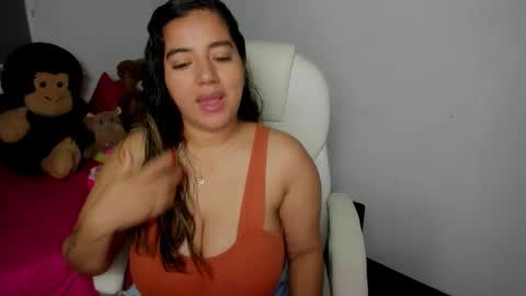 sarah  LIZCANO....... online show from September 17, 2025, 11:12 am