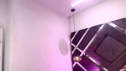 sara_lopee1 online show from September 24, 2025, 11:57 am