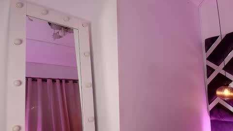 sara_lopee1 online show from October 15, 2025, 11:54 am