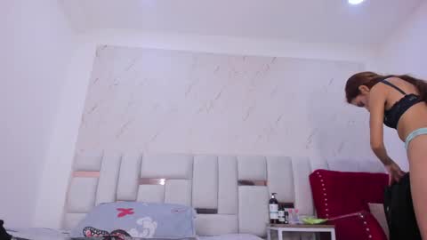 sara_sm1th_ online show from May 23, 2026, 11:47 am