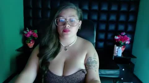 sara_thonson_ online show from December 5, 2024, 5:59 am