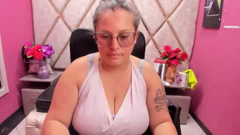 sara_thonson_ online show from December 1, 2025, 1:49 pm