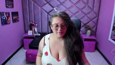 sara_thonson_ online show from January 6, 2026, 2:32 pm