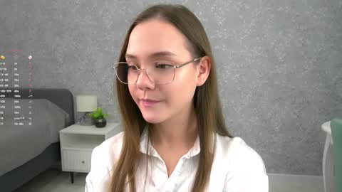 Im Sara  online show from December 14, 2025, 6:12 pm