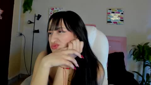 Sarah Ramirez online show from March 5, 2025, 2:34 pm