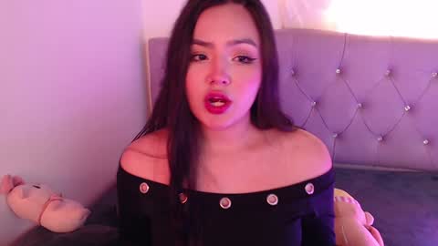 Snapshot of saraa_swett chatting on December 11, 2024, 2:33 pm online show from December 11, 2024, 2:33 pm