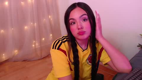 Snapshot of saraa_swett chatting on February 4, 2025, 5:34 pm online show from February 4, 2025, 5:34 pm