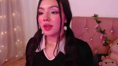 Snapshot of saraa_swett chatting on February 5, 2025, 8:35 pm online show from February 5, 2025, 8:35 pm