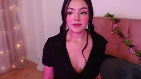 Snapshot of saraa_swett chatting on February 14, 2025, 5:57 pm online show from February 14, 2025, 5:57 pm