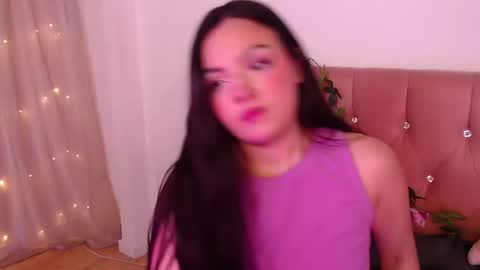 Snapshot of saraa_swett chatting on February 25, 2025, 2:22 pm online show from February 25, 2025, 2:22 pm