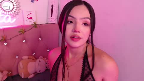 Snapshot of saraa_swett chatting on October 3, 2025, 2:25 pm online show from October 3, 2025, 2:25 pm