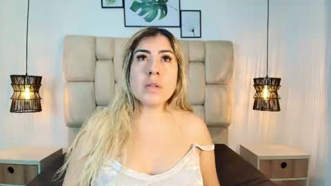 Snapshot of sarablonde_t chatting on July 24, 2026, 7:12 pm sarablonde_t online show from July 24, 2026, 7:12 pm