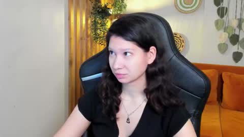 SaraDenars online show from November 13, 2025, 5:39 am