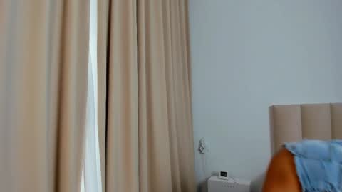 saradiamond01 online show from March 1, 2025, 12:23 pm