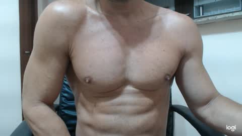 saradorj92 online show from January 14, 2025, 11:16 pm