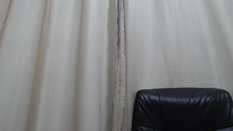 saradorj92 online show from October 22, 2025, 4:35 am