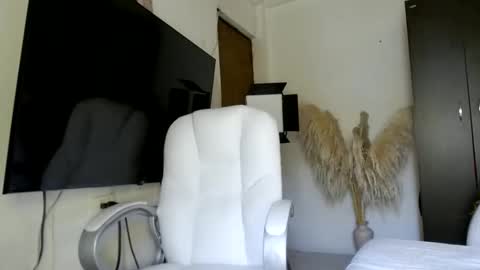 Snapshot of saragoddesshot chatting on March 5, 2025, 8:53 pm CALL ME LOVE SARITA online show from March 5, 2025, 8:53 pm