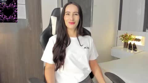  Sara Gomez  online show from December 2, 2025, 1:17 pm