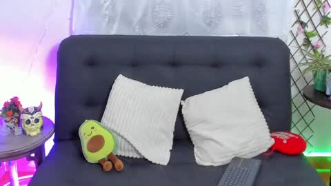 Snapshot of sarah_and_nicolle chatting on January 11, 2025, 11:24 pm Sarah Redhair  Nicolle Black hair  online show from January 11, 2025, 11:24 pm