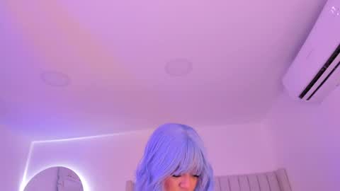 Sarah Bonneth online show from March 11, 2025, 11:12 am