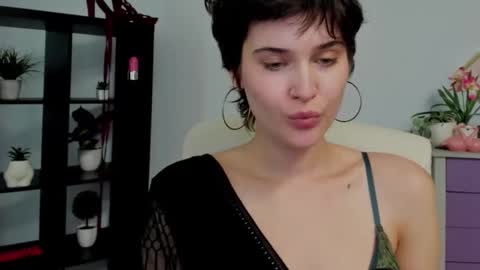 Snapshot of sarah_desire01 chatting on May 10, 2026, 1:49 pm Sarah online show from May 10, 2026, 1:49 pm