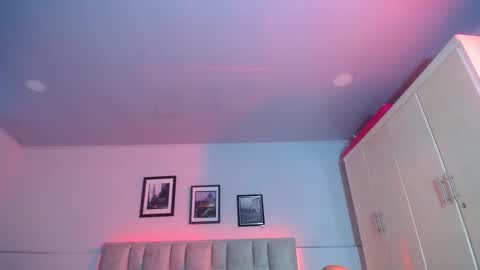 sarah foxx  online show from November 13, 2025, 1:54 pm