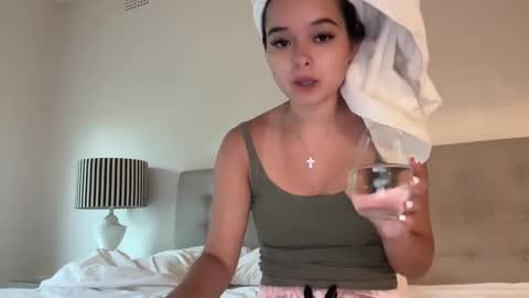 Sarah Heart Aus online show from January 12, 2025, 1:42 am