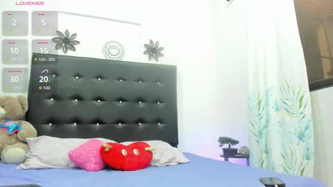 sarah_lowee online show from September 28, 2025, 8:14 pm