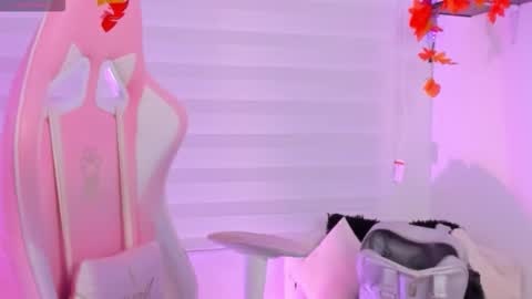 Sarah Ramirez online show from November 20, 2025, 2:01 am