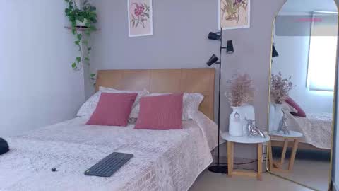 sarah_rayy online show from November 12, 2025, 5:46 pm